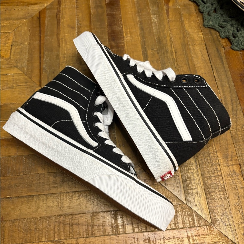 Vans Sk8-Hi Black/White - Unisex - US Women 5 /Men 3.5